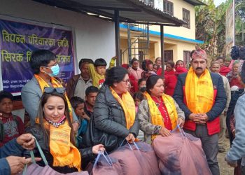 विपन्न परिवारका लागि सिरक वितरण