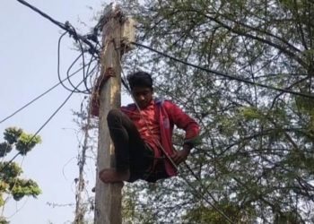 Local electricity department cuts off electricity to journalist Mrityunjay Sardar’s