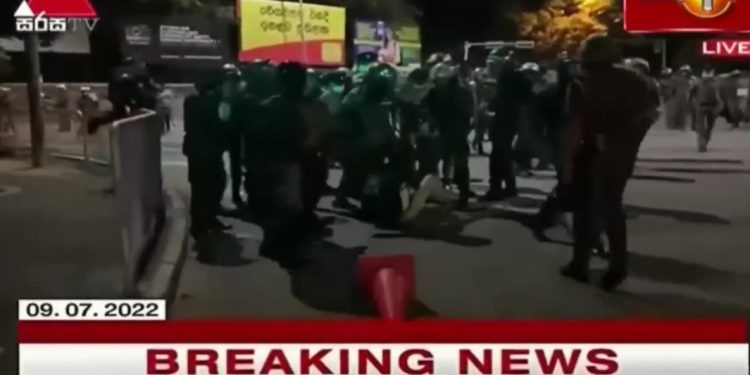 SJF strongly condemn against the attacks on journalists of Srilanka