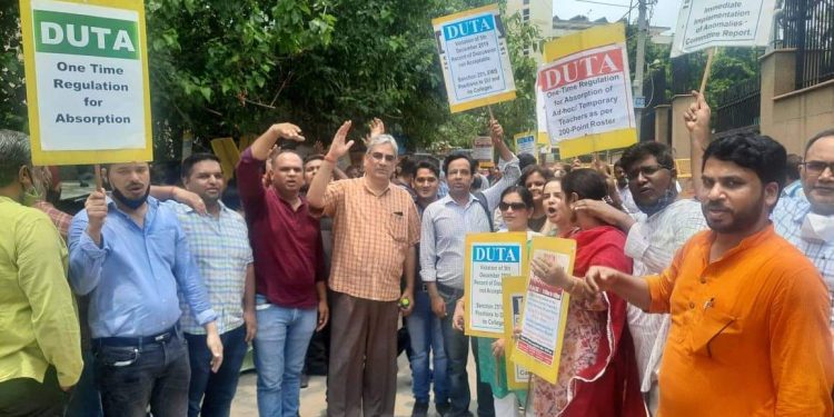 DUTA’ s massive demonstration at UGS