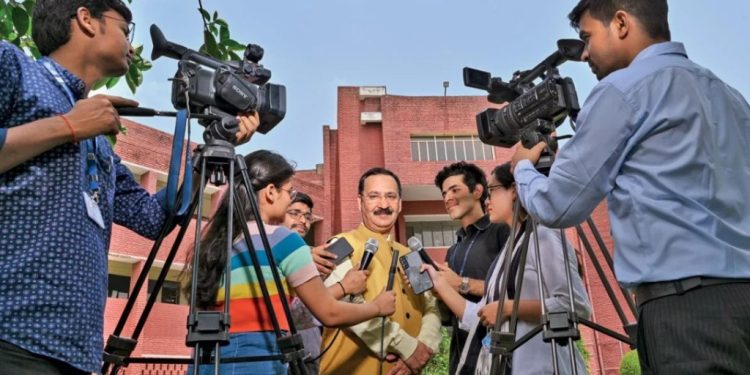 IIMC became the Best Media Educational Institute in the Country