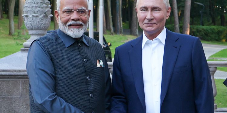 Putin welcomed Modi ahead official talks in Kremlin