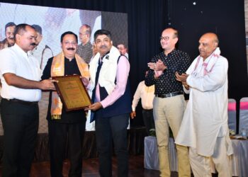 जिम्मेदारियों को बढ़ाता है सम्मान : प्रो. संजय द्विवेदी