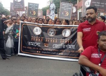 Tears in the eyes of mother Sarda children run