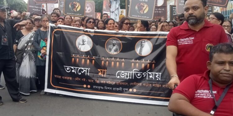 Tears in the eyes of mother Sarda children run