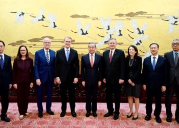U.S. Senators Meet Chinese FM Wang Yi in Beijing Ahead of Trump-Xi Summit