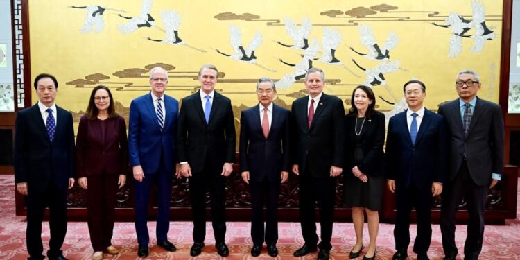 U.S. Senators Meet Chinese FM Wang Yi in Beijing Ahead of Trump-Xi Summit