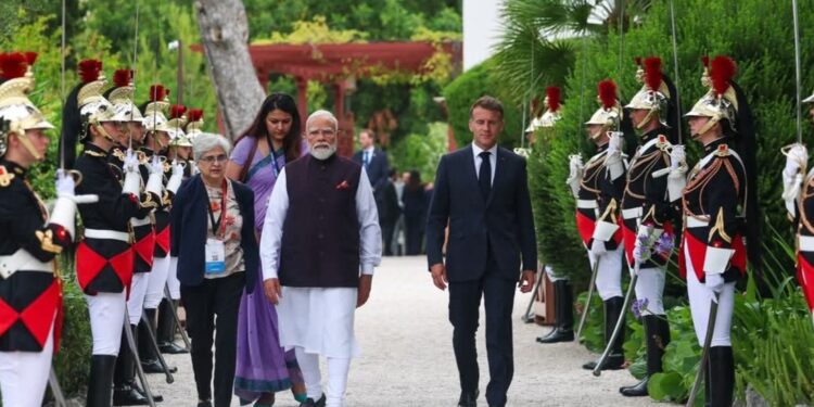 Indian PM Modi Meets French President Macron in France